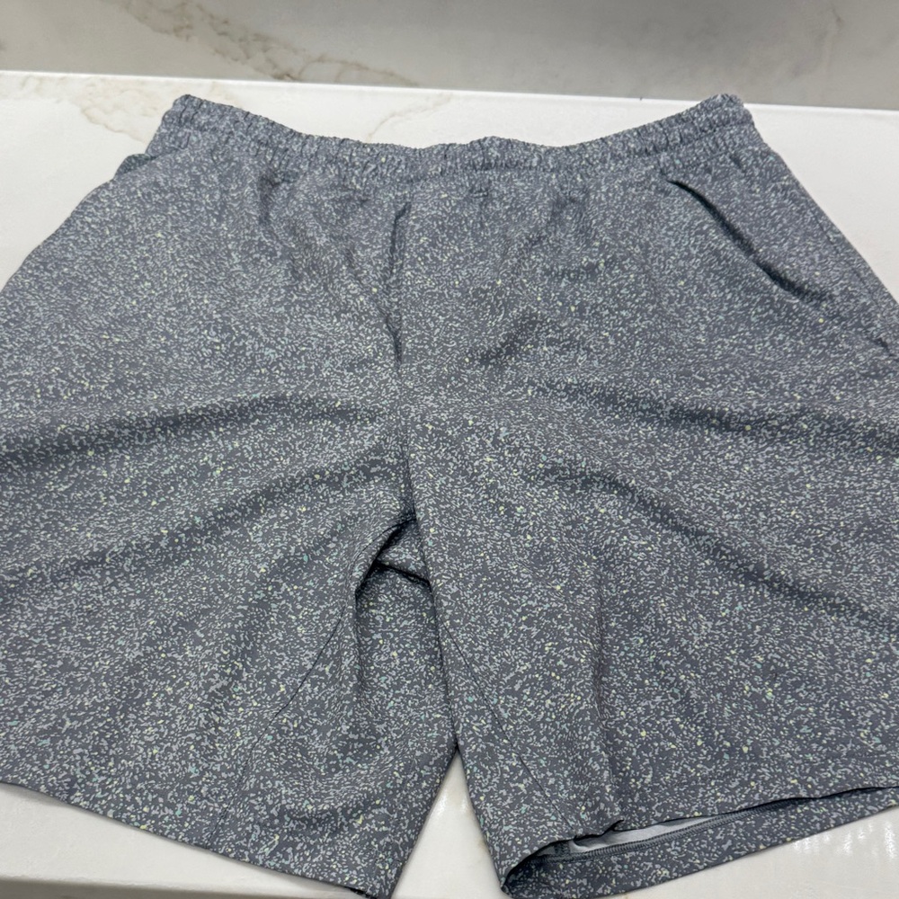 Lululemon Men’s Elastic waist shorts, fully lined, Size XL